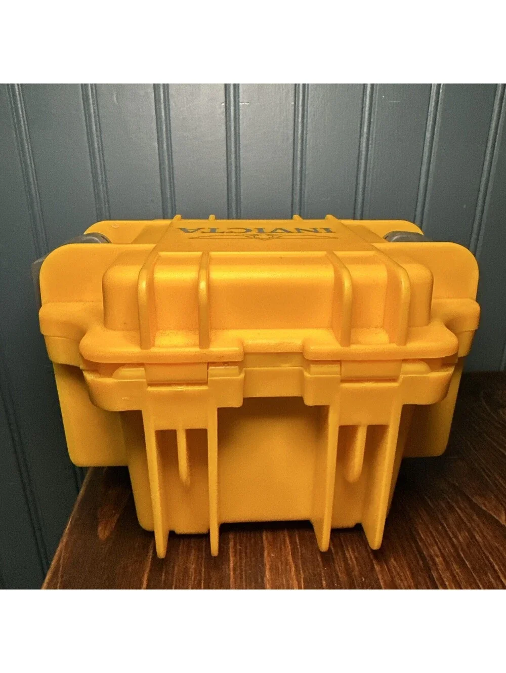 Invicta sport yellow
